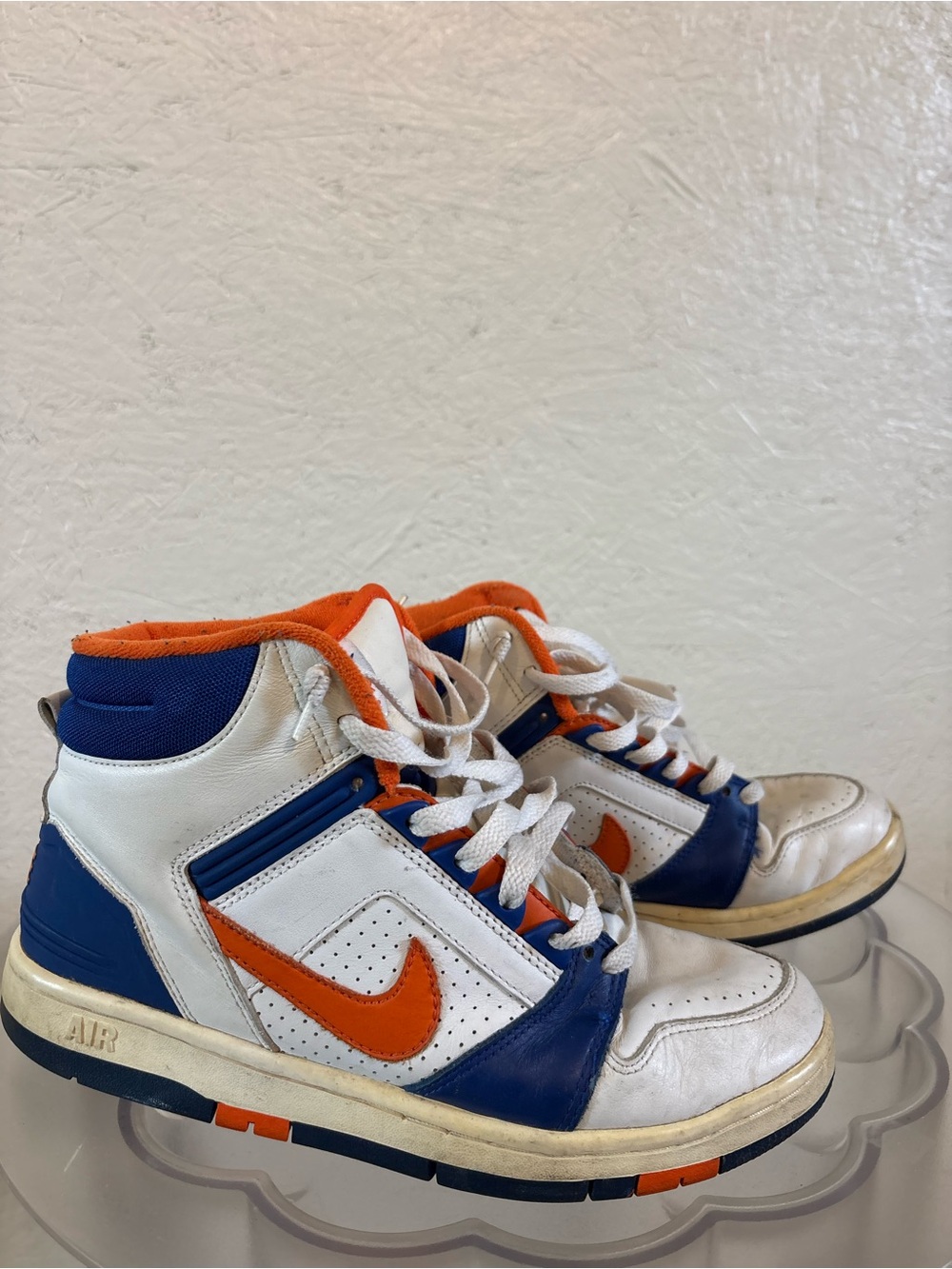 Vintage 90s New York Knicks Nike High-Top Sneakers in White, Orange & Blue - Picture 2 of 5